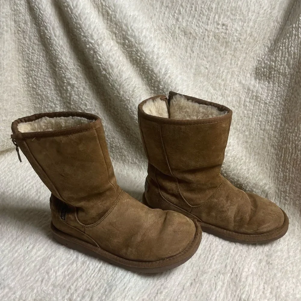 UGG Australia Mayfair Brown Suede Shearling Boots SZ6 side zipper rubber soles.